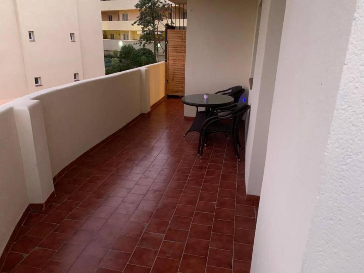 Alboran Hills Apartment มานิลบา ภายนอก รูปภาพ