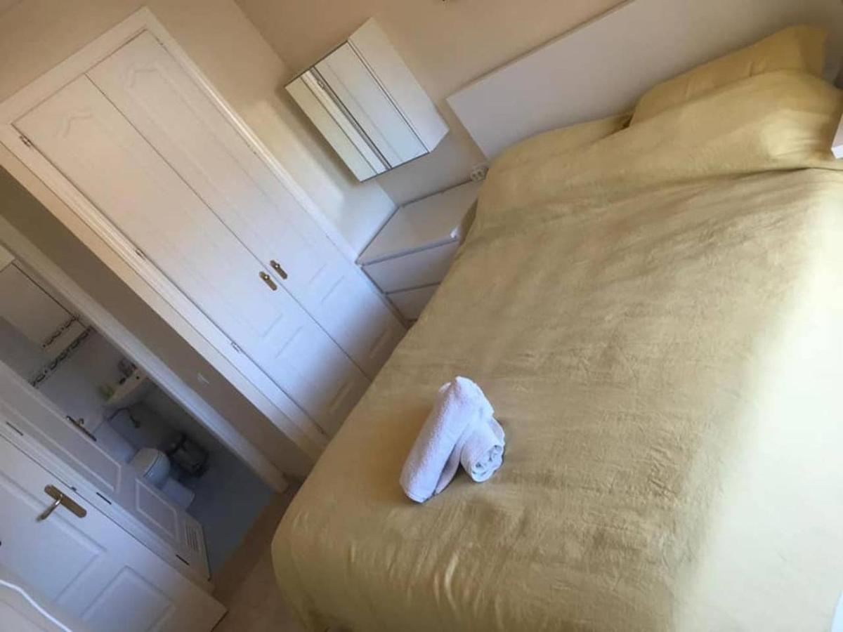 Alboran Hills Apartment มานิลบา ภายนอก รูปภาพ